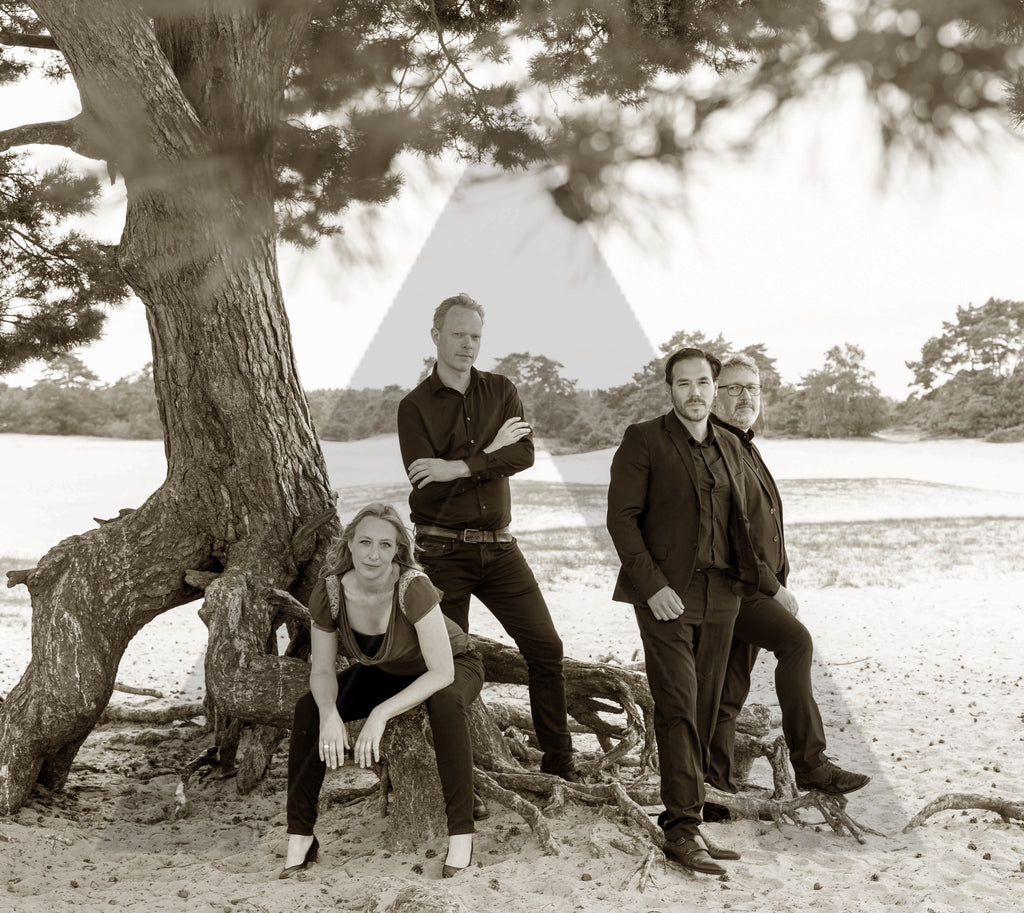 5 star Review Outcast in Dutch paper: Dagblad van het Noorden